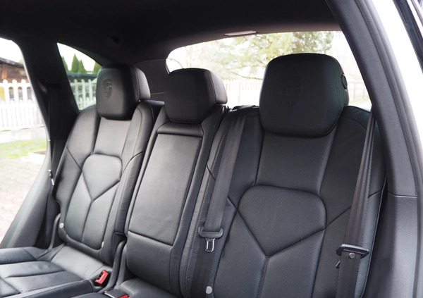 Porsche Cayenne cena 119000 przebieg: 205000, rok produkcji 2014 z Poręba małe 562